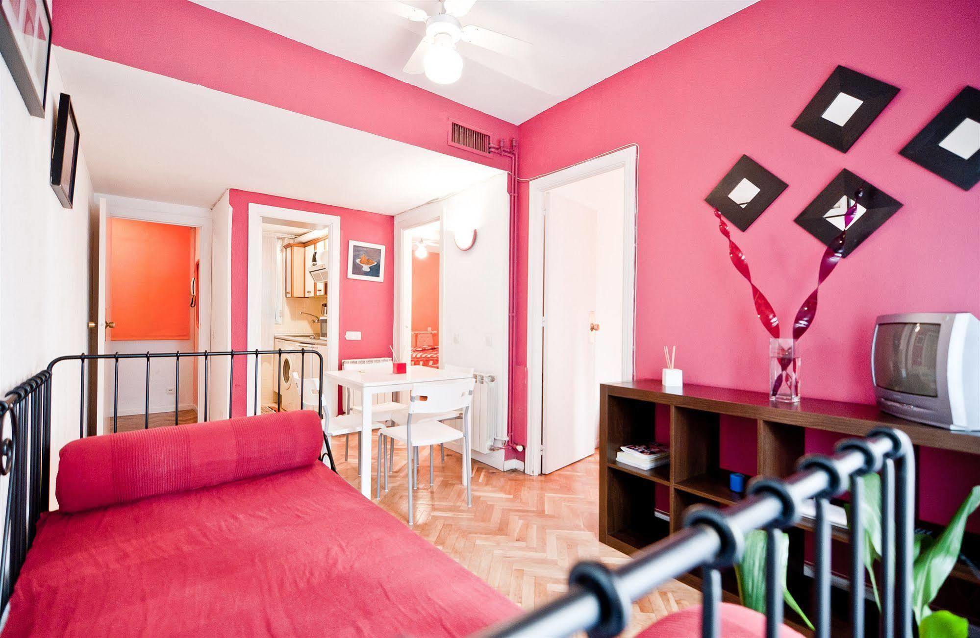 Apartamentos Aqui Me Quedo Мадрид Екстериор снимка
