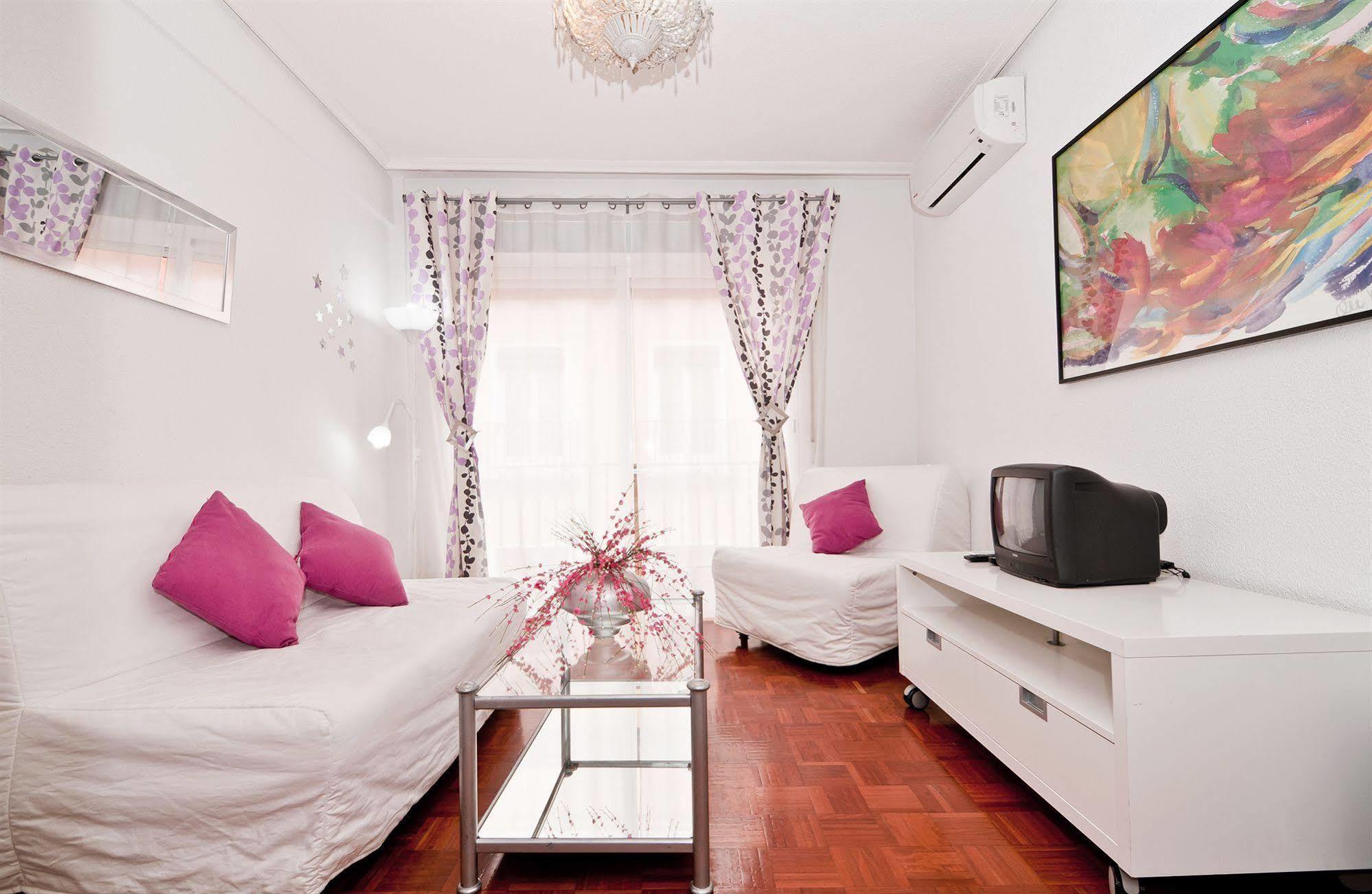 Apartamentos Aqui Me Quedo Мадрид Екстериор снимка