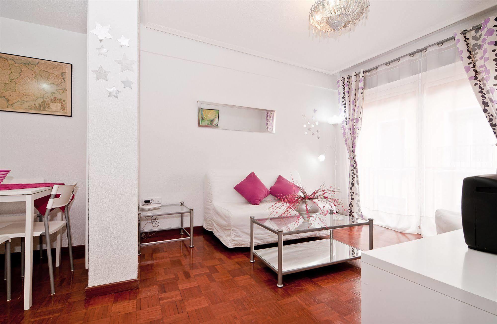 Apartamentos Aqui Me Quedo Мадрид Екстериор снимка
