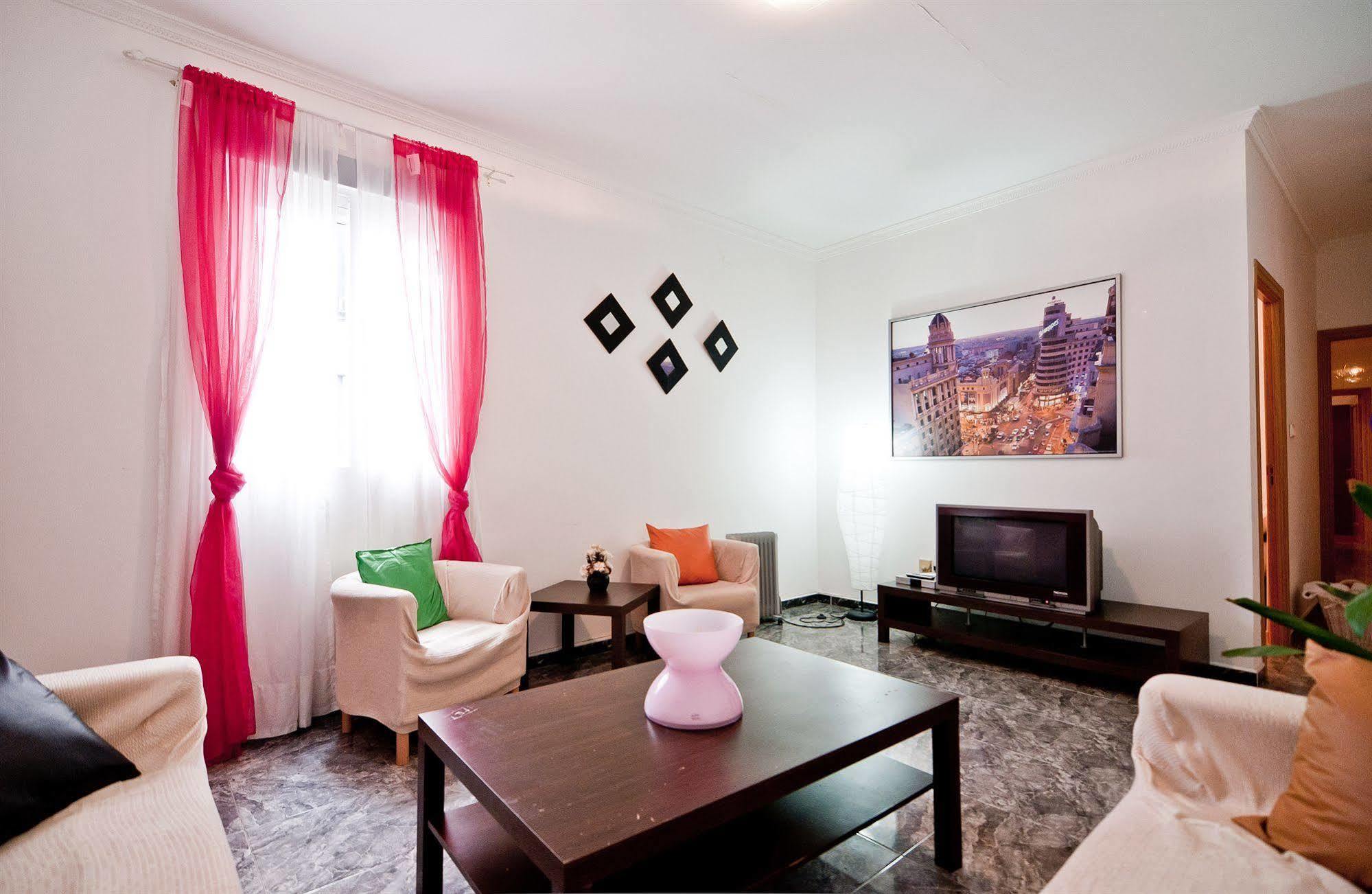 Apartamentos Aqui Me Quedo Мадрид Екстериор снимка