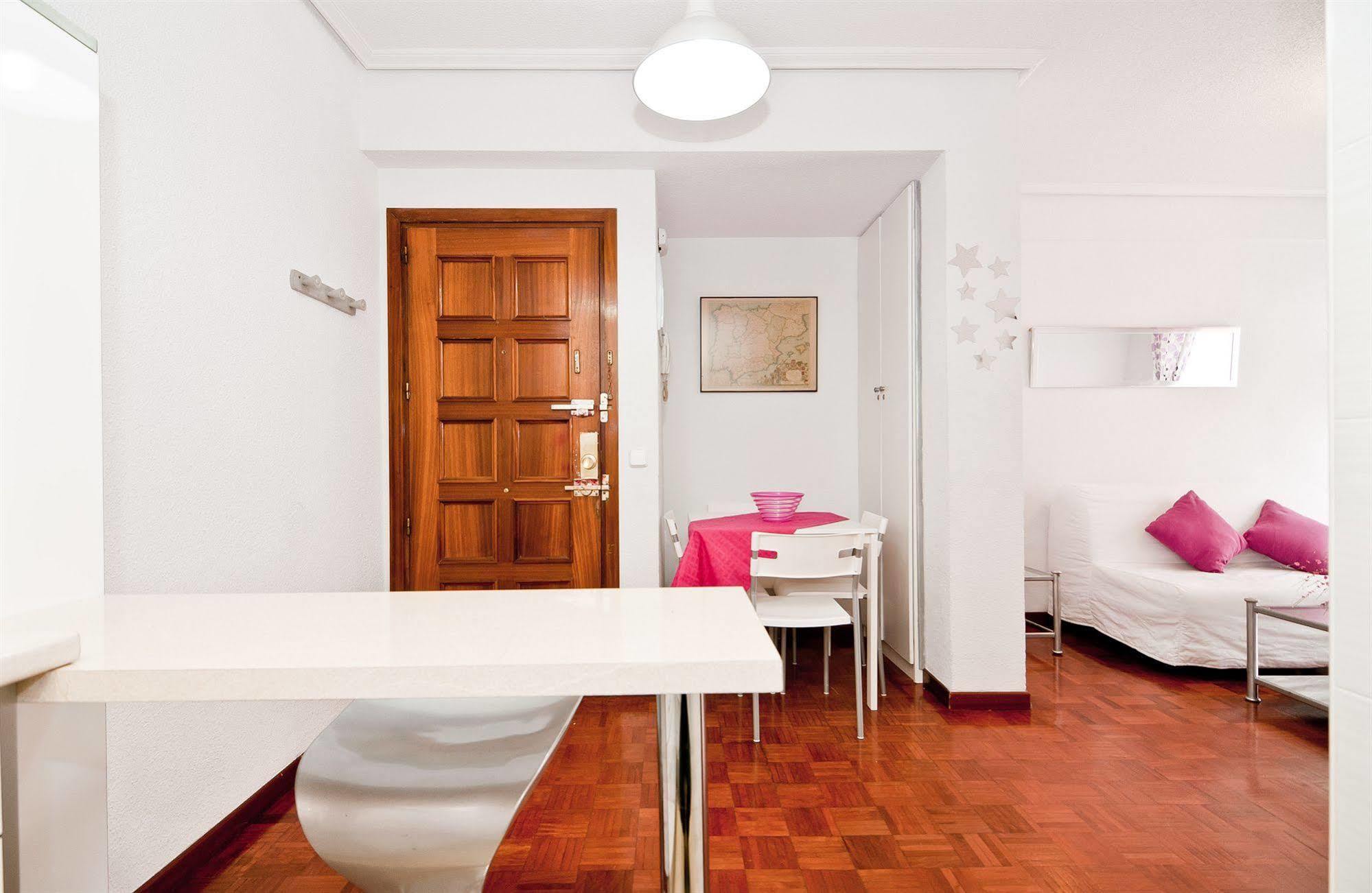 Apartamentos Aqui Me Quedo Мадрид Екстериор снимка