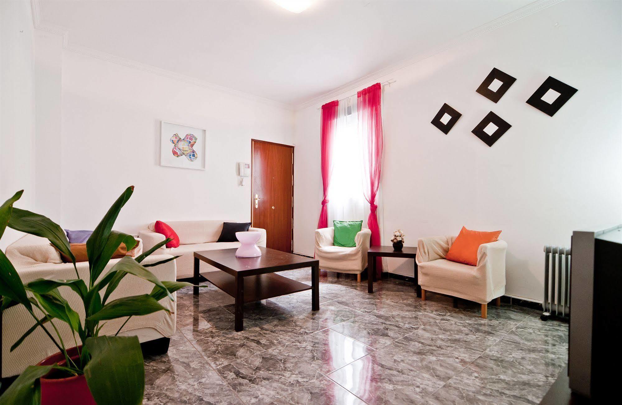 Apartamentos Aqui Me Quedo Мадрид Екстериор снимка