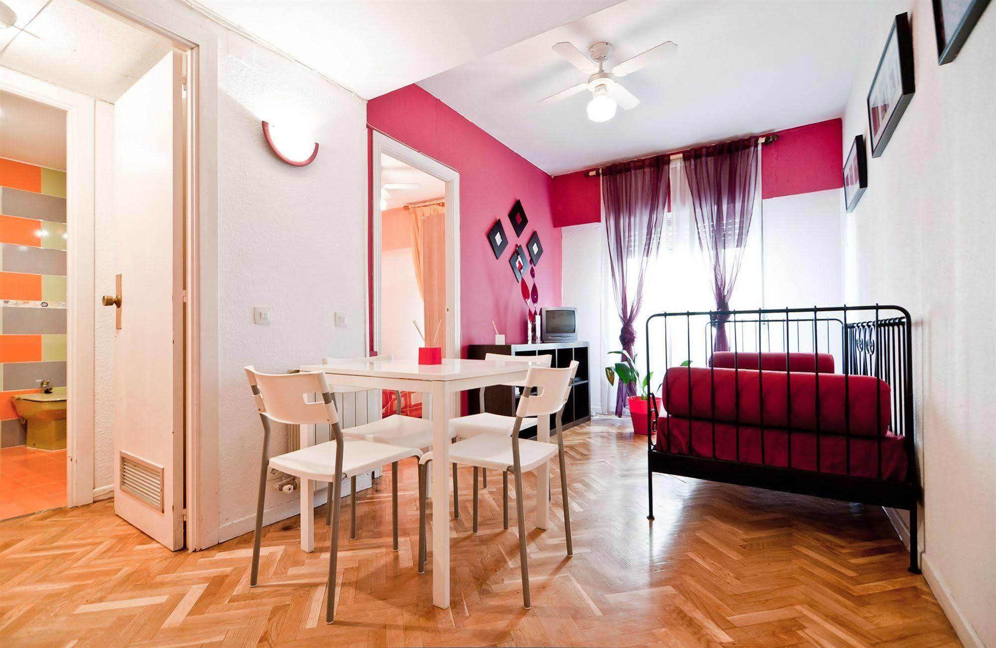 Apartamentos Aqui Me Quedo Мадрид Екстериор снимка