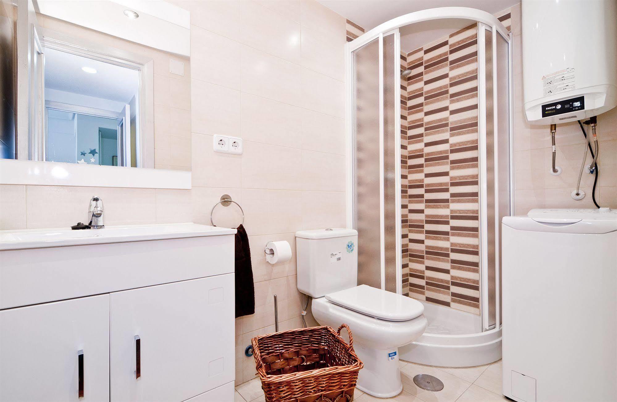 Apartamentos Aqui Me Quedo Мадрид Екстериор снимка